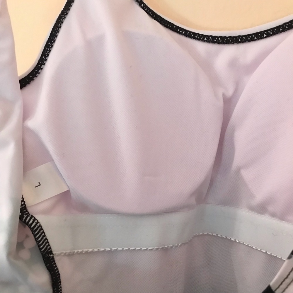New swimsuit SizeL - Picture 6 of 8